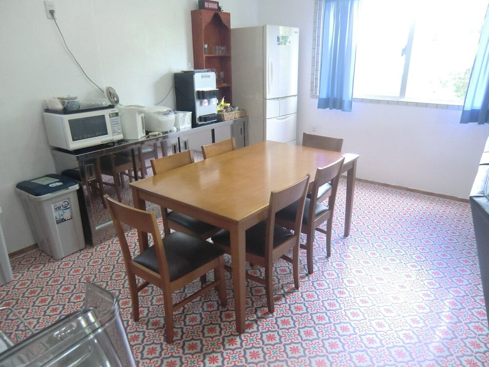 客室内のダイニングエリア