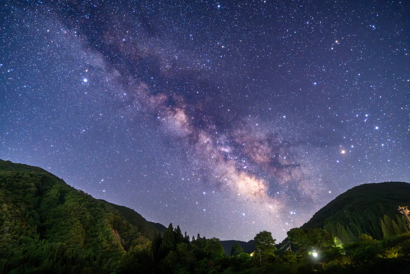 夜空を見上げると感動的な景色が！3645588