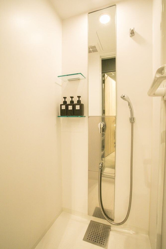 バスルームのシャワー