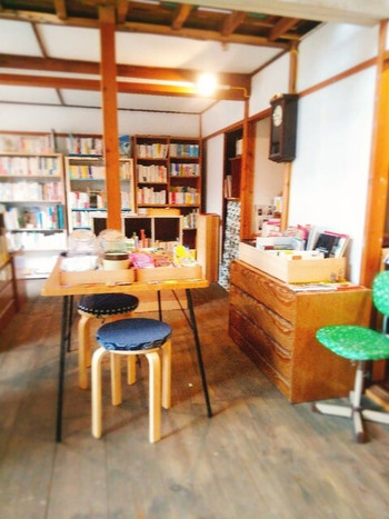 「大福屋」 内観 87469137 一階は、本や駄菓子が置いてあります
