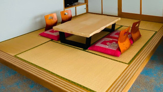 エグゼクティブルーム : 定員2名-4名 喫煙可