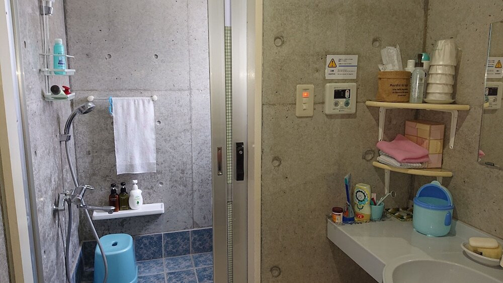 バスルームのシャワー