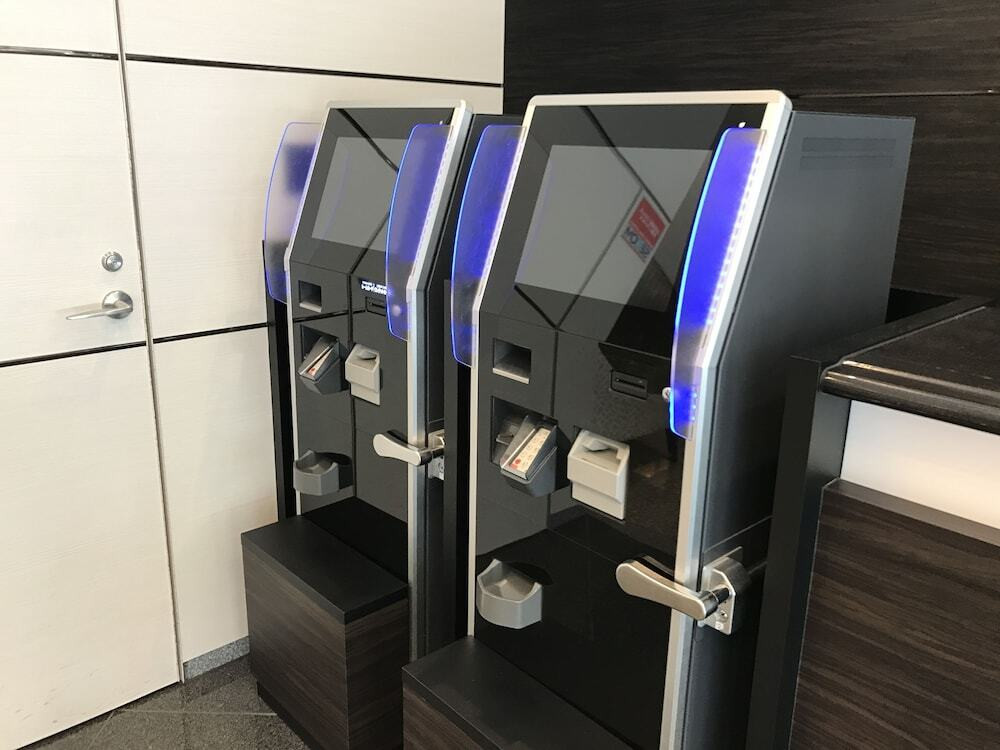 チェックイン / チェックアウト キオスク