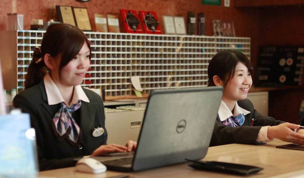 フロントデスク / 5