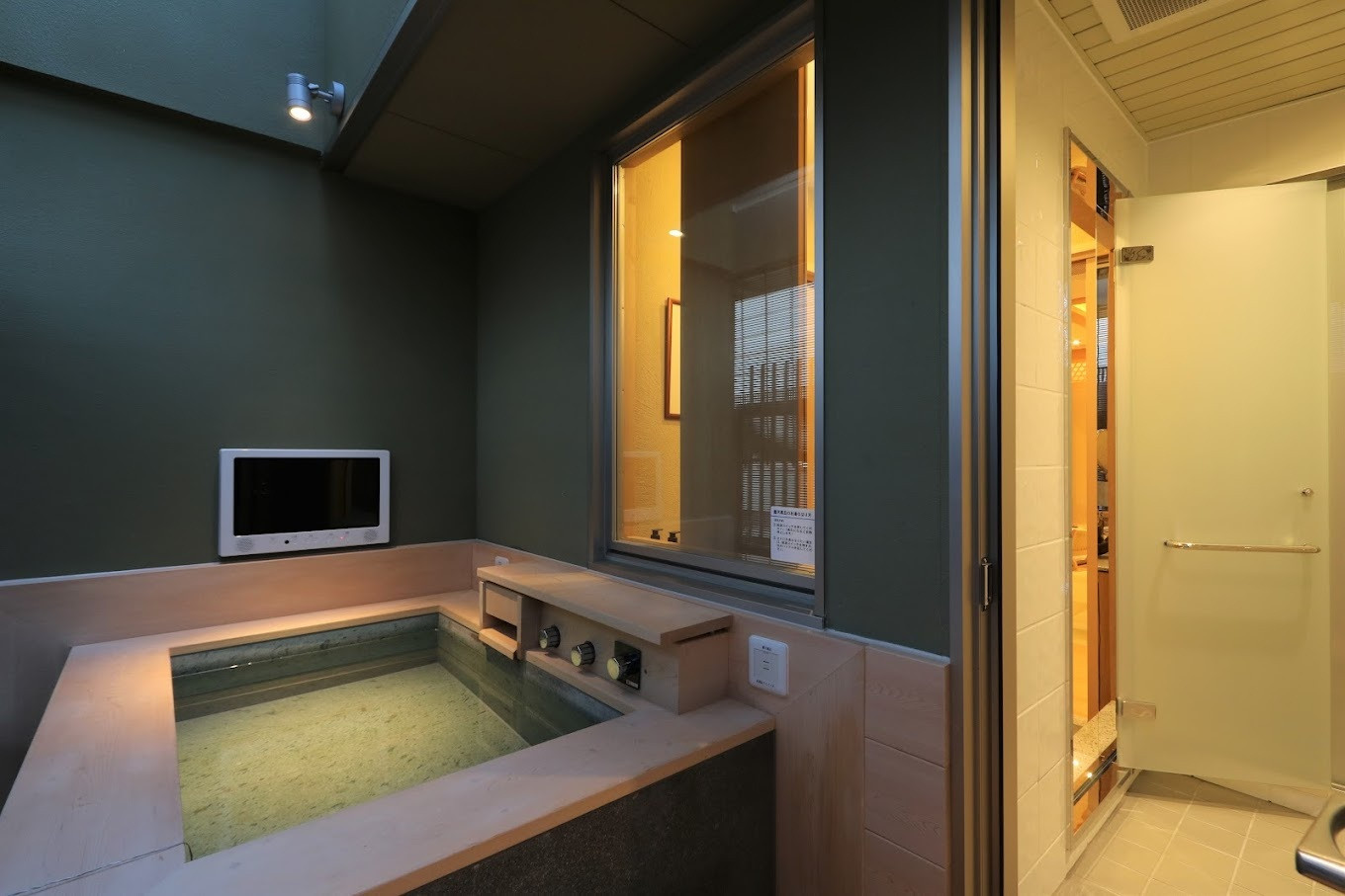 館内にある本格寿司とバーが自慢♪和の趣を感じられる大人の宿4772743