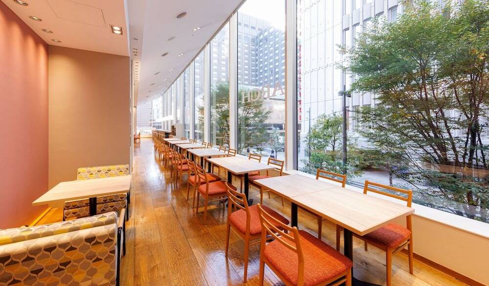 眺望の良い窓際席も◎ / 4