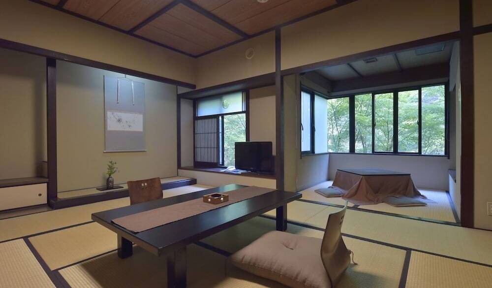 掘りごたつのある「山の菴」 / 5