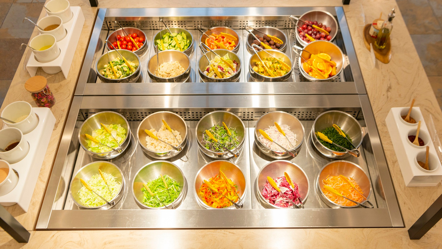 夕食ビュッフェ／サラダバー