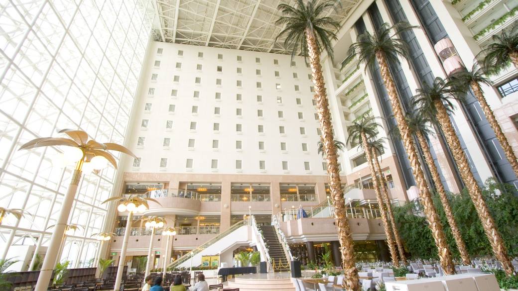 館内の吹き抜け / 3