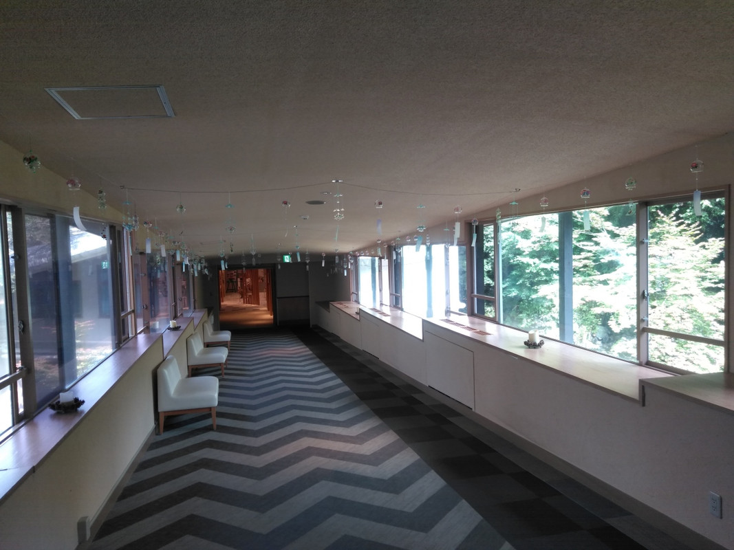 滝ノ湯川にかかる渡り廊下には風鈴が吊るされていました。