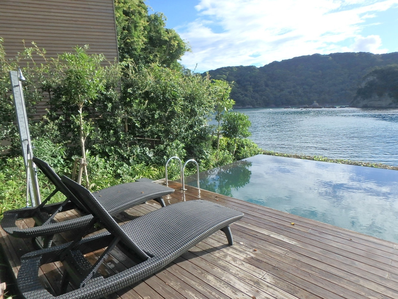 吹き抜けの開放感が素敵♡プライベートプール付きの贅沢な貸別荘3905491