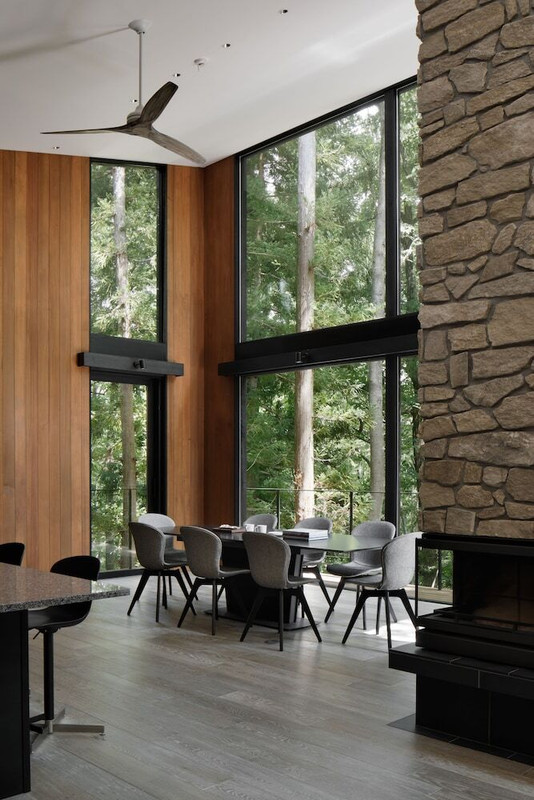 客室内のダイニングエリア