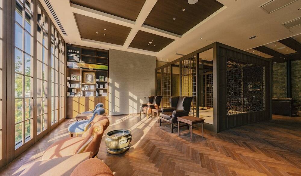 時には読書に熱中
ライブラリーで過ごす / 2