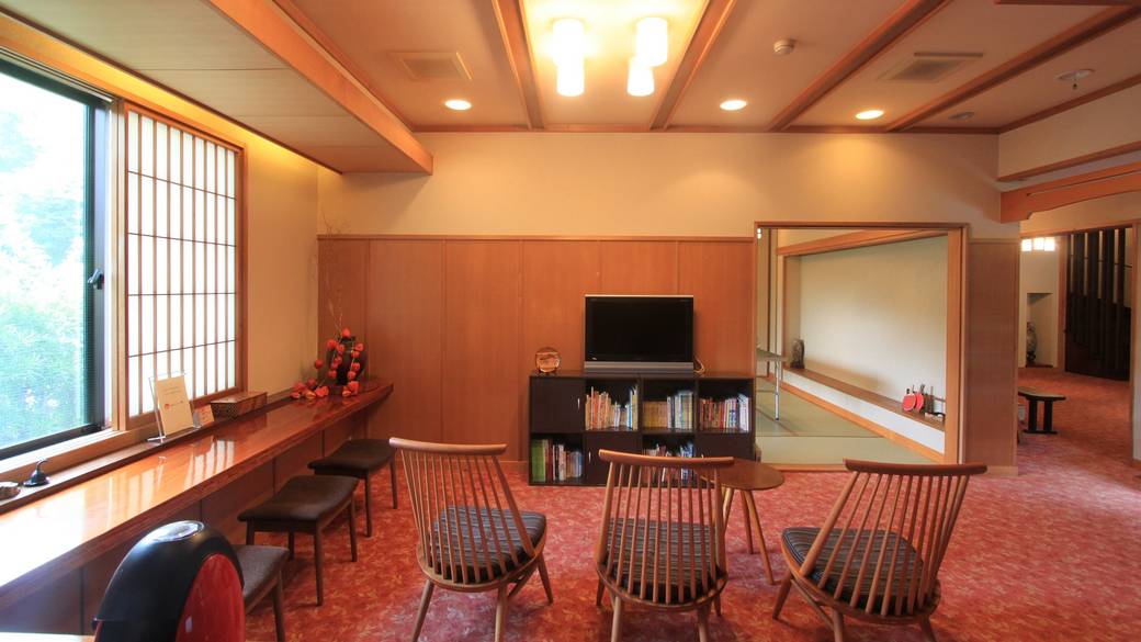 ロビーラウンジ / 1