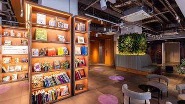 内部エントランス / 2