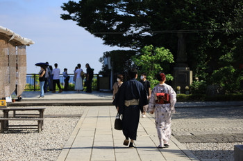 A young couple on a yukata date in the ancient city of Kamakura