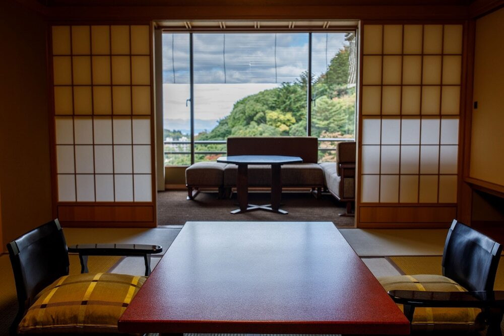 泊まれるのは大人だけ！グレース・ケリーも愛した老舗宿3521370