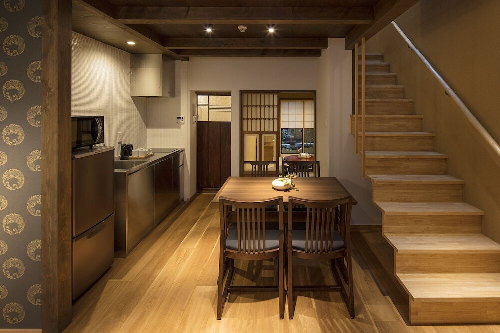 客室内のダイニングエリア