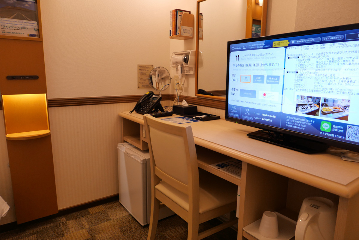 アメニティはフロント横に、冷蔵庫にミネラルウォーターなし