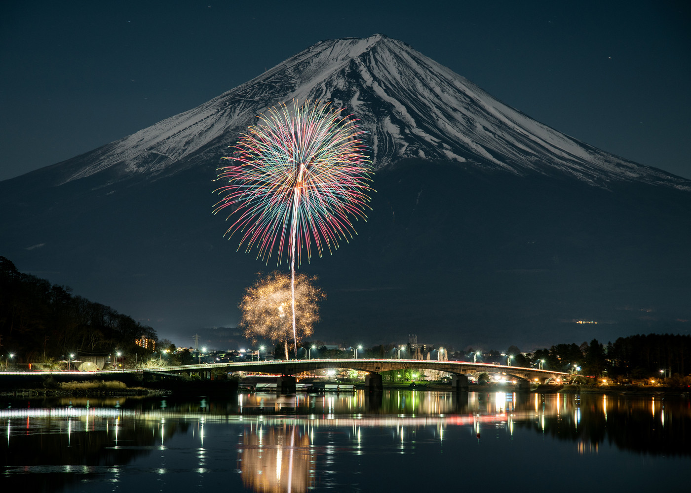 河口湖冬花火