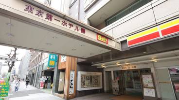 施設の入り口 / 27