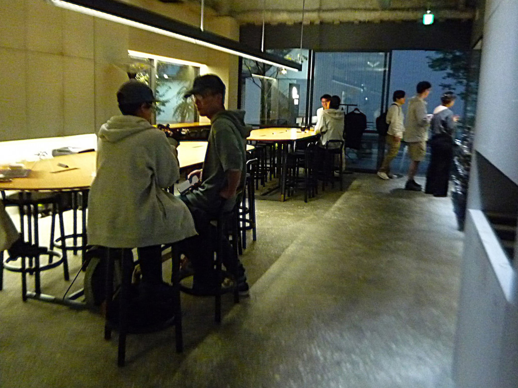 １階カフェとフロント機能