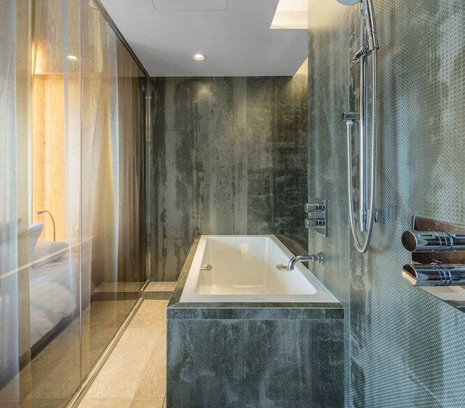 非日常なバスルームで
ゆったり旅気分 / 1