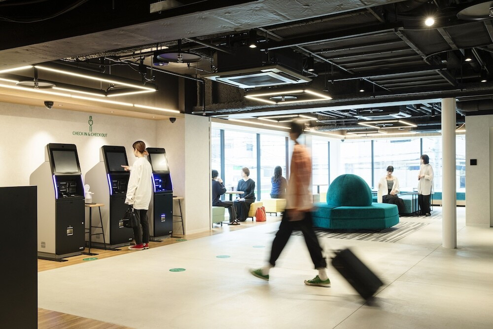 チェックイン / チェックアウト キオスク