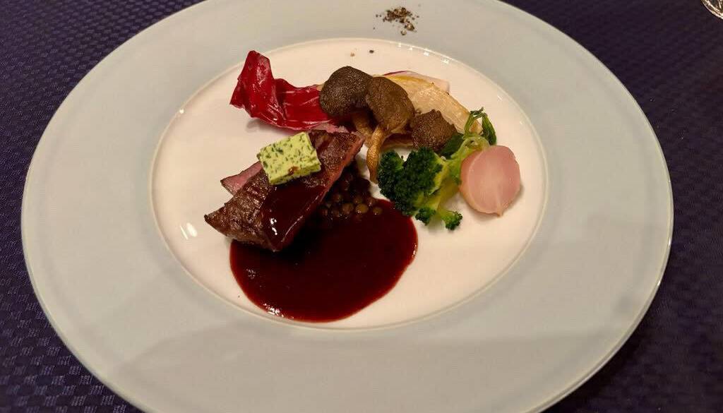 湖畔に佇む高原リゾート
自然に抱かれるステイを / 3