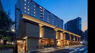 ホテル外観夜 / 2