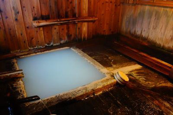 乳頭温泉で雪見風呂ならこのお宿：「秘湯 鶴の湯温泉」960895