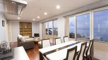 客室内のダイニングエリア / 8