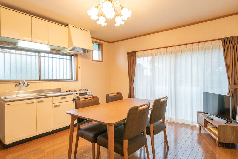 客室内のダイニングエリア