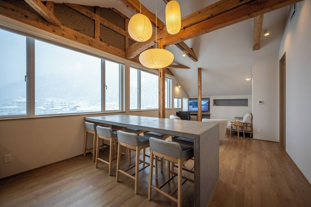 客室内のダイニングエリア