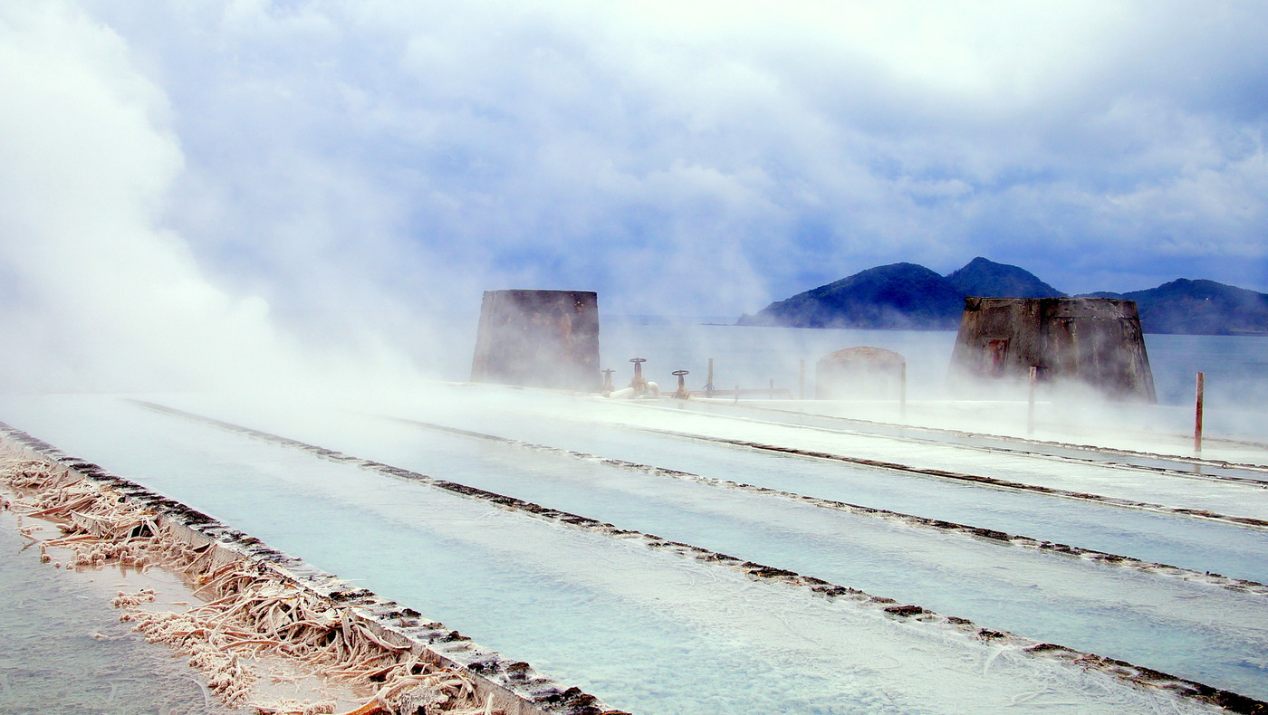 【鹿児島県】薩摩長崎鼻灯台と開聞岳