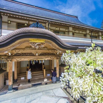 旅館のように快適な宿坊ステイ3376934