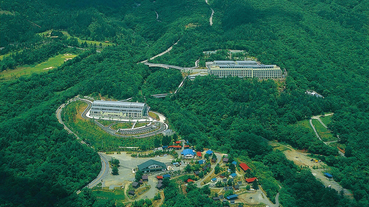 緑に囲まれたホテル