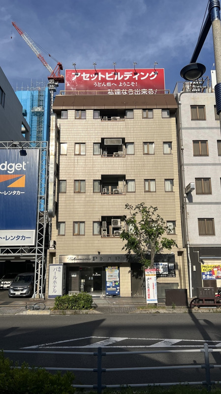 高松駅前にあり、便利な立地ですが•••