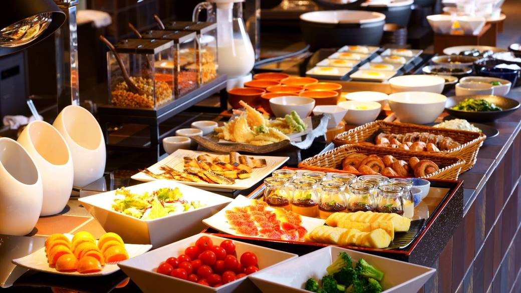 和洋バイキングで
できたてを召し上がれ / 2