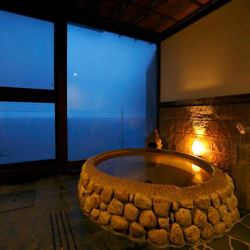 海と夕日を一望
ハレの日は特別室 / 5