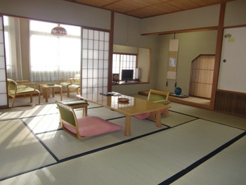 勝浦の生マグロを使ったお料理が自慢の老舗料理旅館3529901