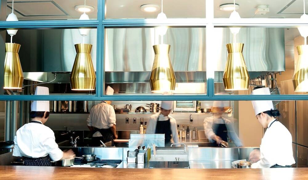 ホテル自慢の朝食に
思わずにんまり / 4