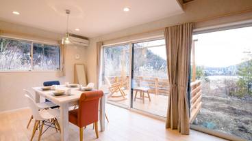 客室内のダイニングエリア / 11