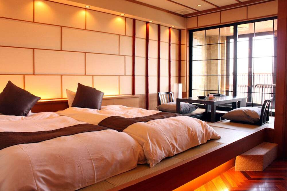 海女の町で贅沢に伊勢海老汁を堪能しよう4004429