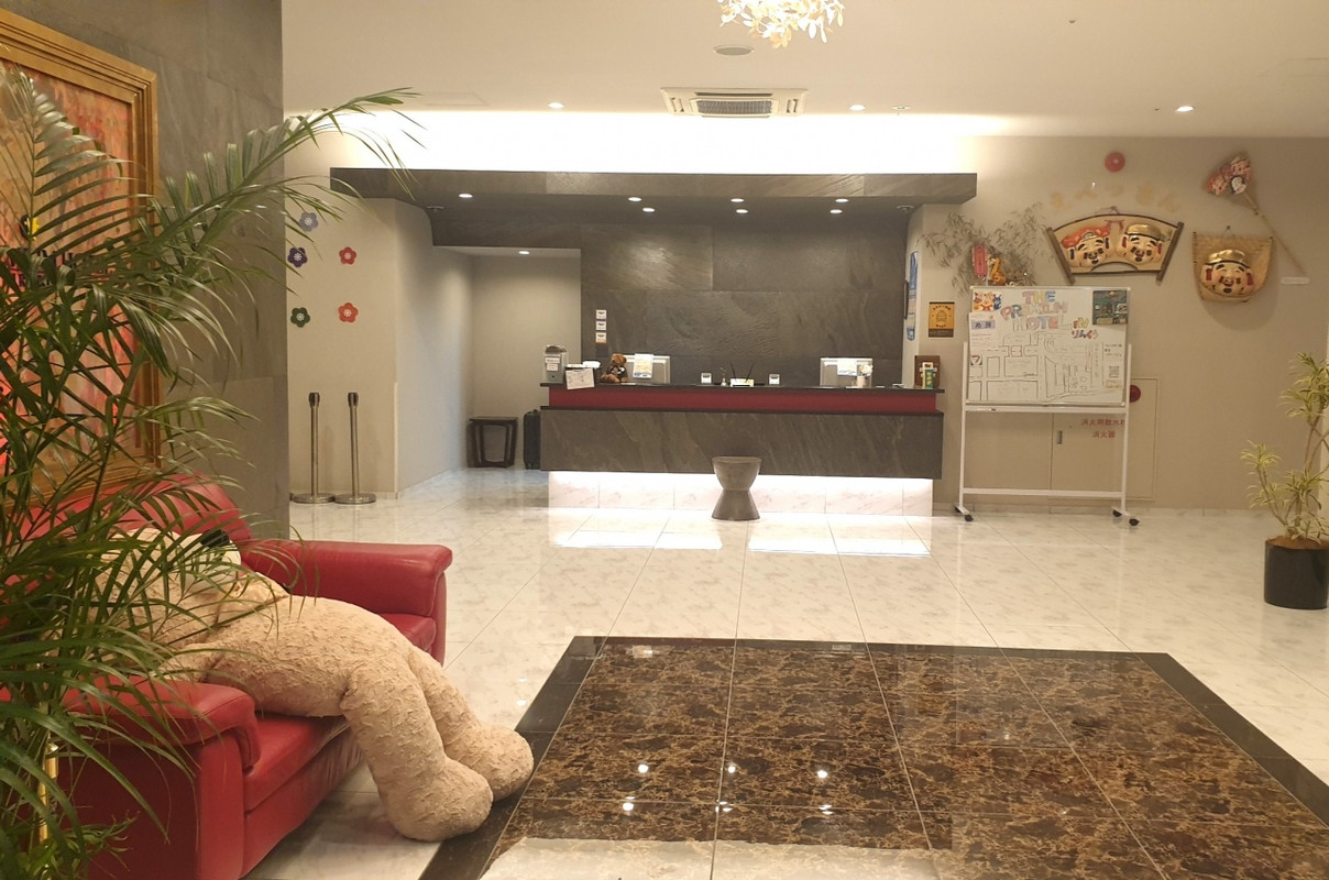 エントランス入ると大きなベアが！