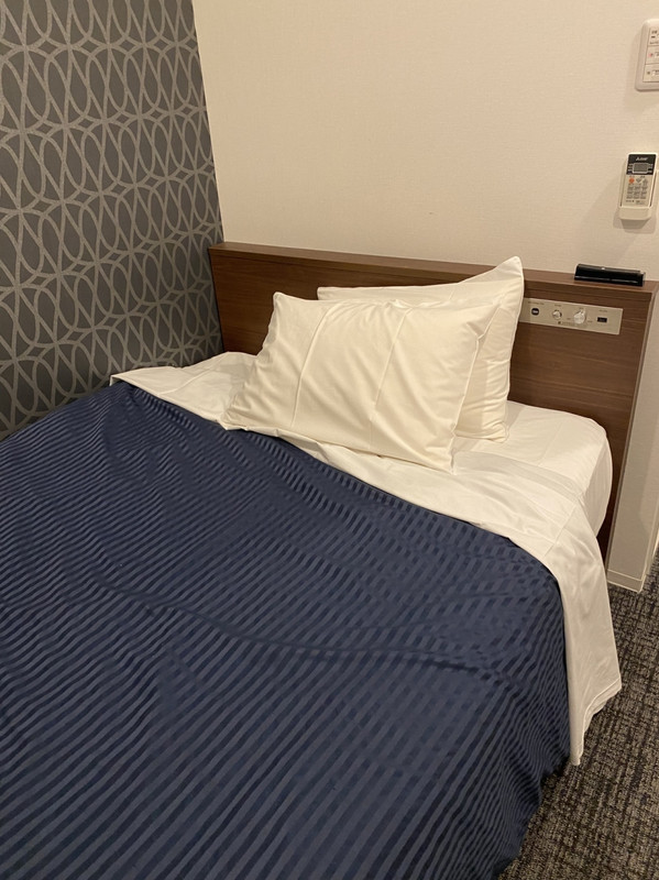 ベッドメイキング　きたない