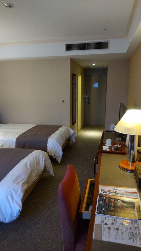 部屋の奥から入口方面