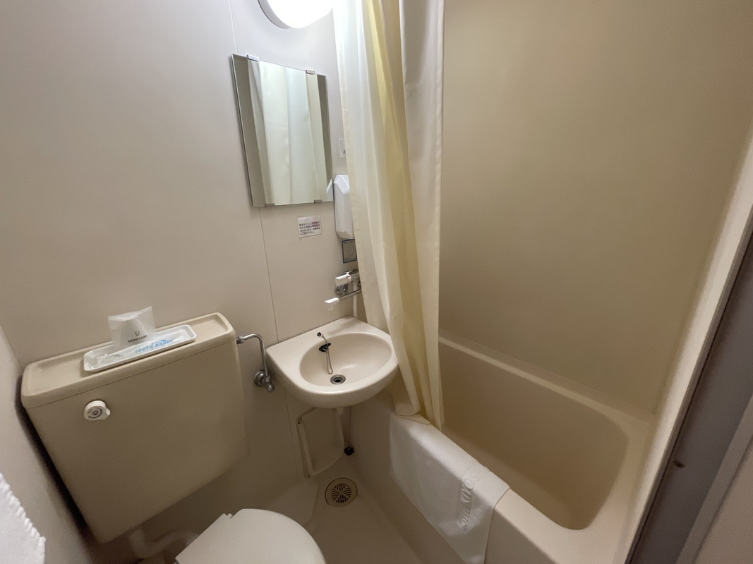 ユニットバスも小さいやつ