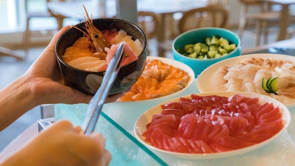 盛り放題の海鮮丼 / 2
