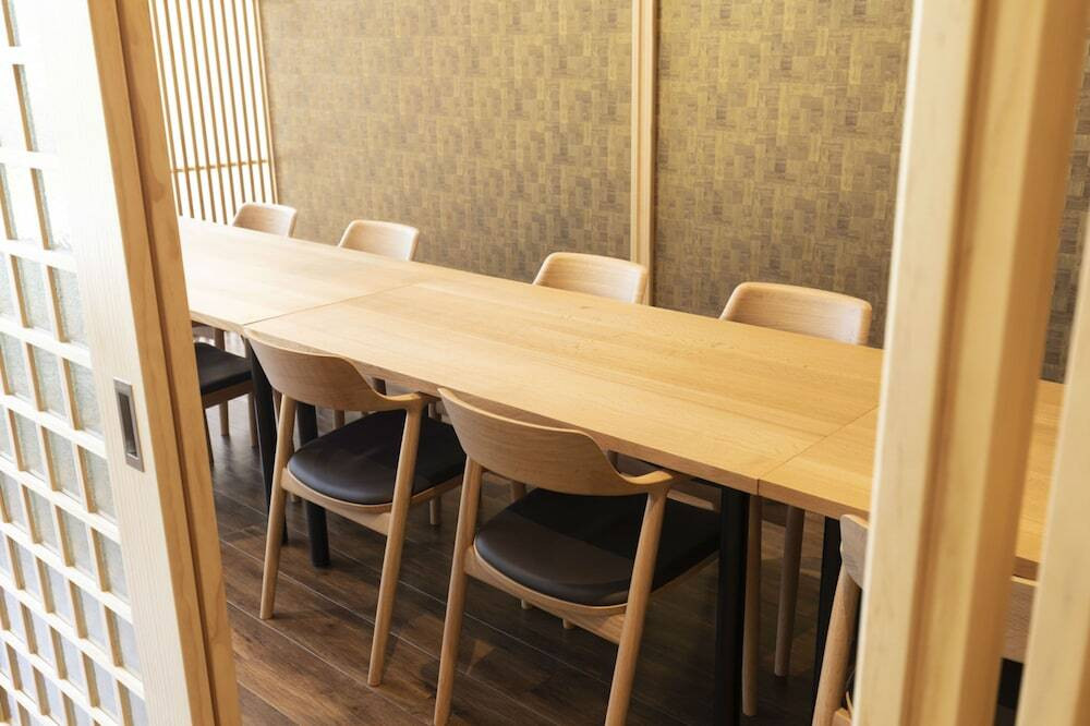 世界遺産・厳島神社の対岸、ウッディなモダン宿3968157